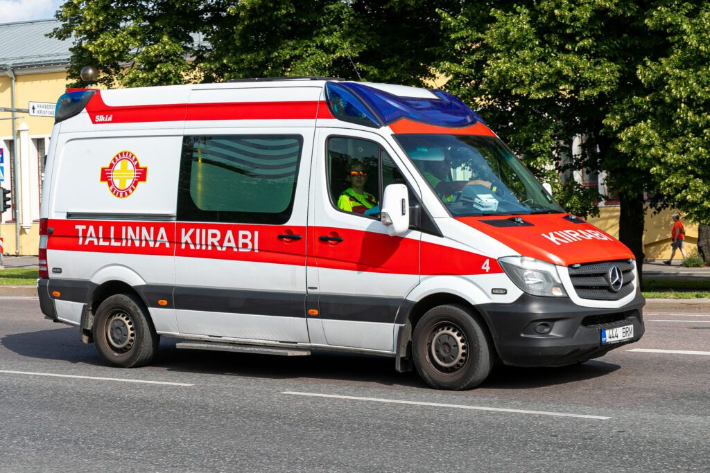 » Tallinn sprijină Ucraina cu cinci ambulanțe și echipamente medicale